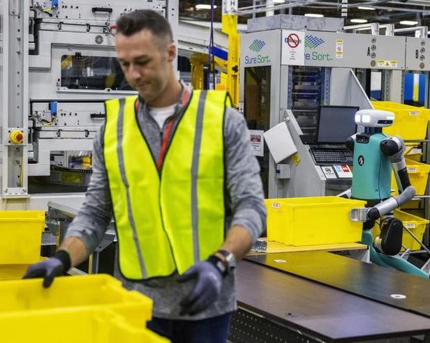 Скрытая угроза: только за два последних года Amazon трудоустроила 400 тыс. роботов на своих объектах