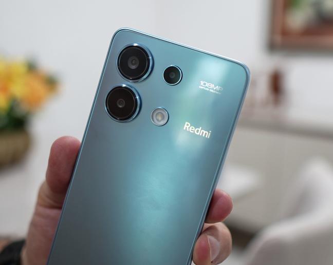 Сравнение бюджетных смартфонов: Redmi Note 13 4G против Poco M6 Pro