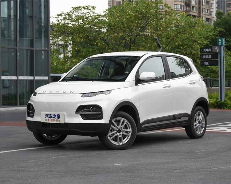 В России появился компактный китайский электрокроссовер по цене Lada Granta. Сколько стоит Dayun Yuehu